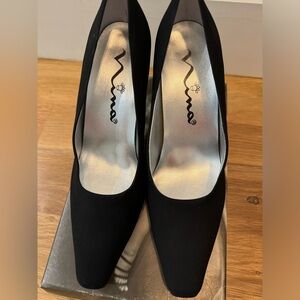 Vintage Nina formal black heels